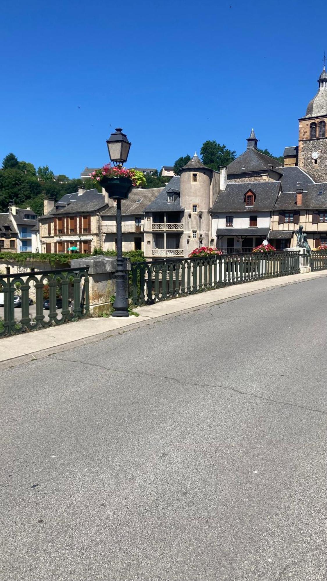 Saint-Geniez D'Olt - Residence Le Colombier Eksteriør billede